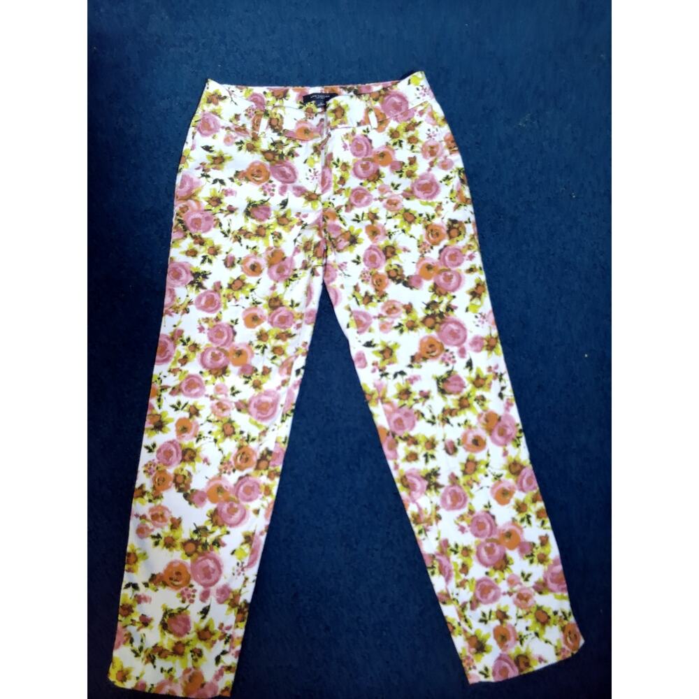 Ann Taylor Pants Size 0 White/Floral Straight Leg Women's Dress Pants.